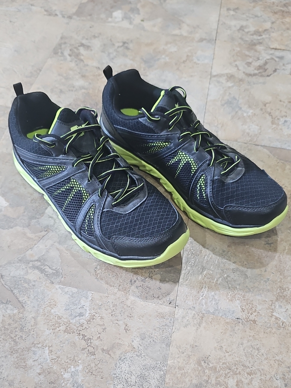 STARTER Men's Black and Neon Green Athletic Sneakers